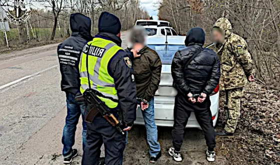 Прокурори повідомили про підозру двом чоловікам у сприянні незаконному перетину кордону в Коростенському районі