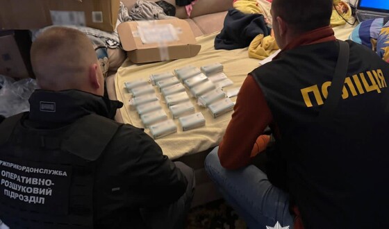 Контрабанда та збут психотропів: житомирські поліцейські затримали підозрювану