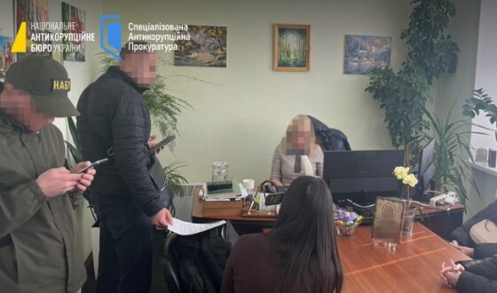 Начальниця управліня податкової служби у Сумській області вимагала і одержала хабара