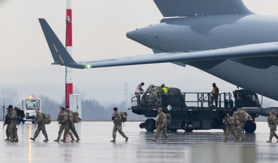 До Польщі прибули ще два літаки з військовими США