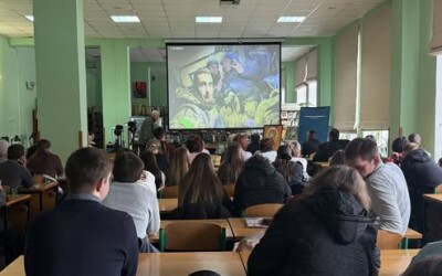 «Спалахи під Бахмутом»: у Полтавському педуніверситеті презентували книгу ветерана війн з росією Валерія Пальчика