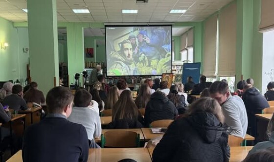 «Спалахи під Бахмутом»: у Полтавському педуніверситеті презентували книгу ветерана війн з росією Валерія Пальчика