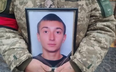 Сьогодні сумська громада попрощалась із Захисником Віталієм Тихоновим