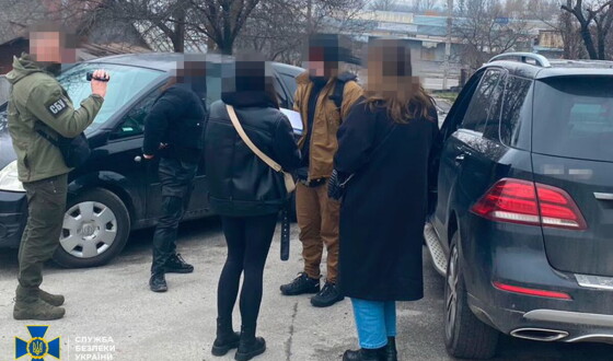 СБУ затримала рецидивістку, яка ввозила в Україну прекурсори під виглядом прального порошку