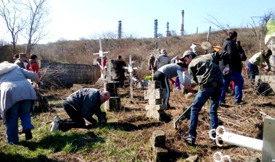 Одесити впорядкували старовині козацькі цвинтарі