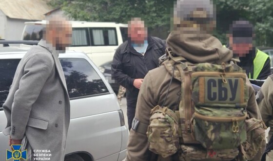 СБУ та Нацполіція затримали у Вінниці чиновників, які «заробляли» на легалізації іноземців в Україні