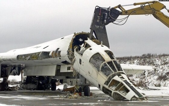 Ціна політичної наївности: злочинне самороззброєння (20 років тому)