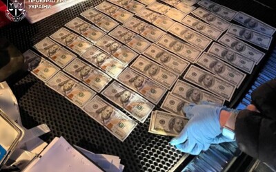 Депутату селищної ради на Житомирщині повідомлено про підозру у вимаганні 20 тис. доларів США