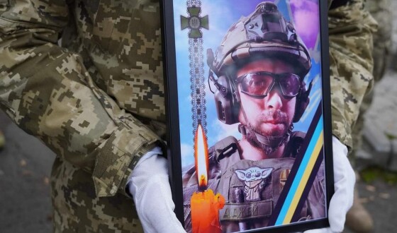 На Закарпатті попрощалися з полеглим героєм Максимом Науменком