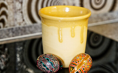 Глиняний пасківник: традиція, що народжує ідеальну паску