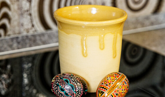 Глиняний пасківник: традиція, що народжує ідеальну паску