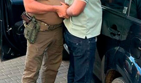 СБУ затримала поліцейського на Буковині, який фабрикував кримінальні провадження