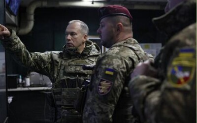 Зеленський відправив у відставку Сирського