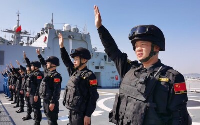 Китай попереджує США: не зачіпайте наших кораблів!