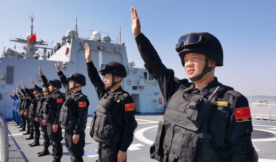 Китай попереджує США: не зачіпайте наших кораблів!