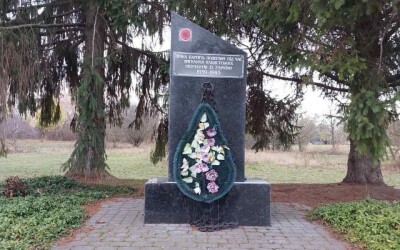 Знак звеличення моряків флотилії ленінської росії прибрано з публічного простору Оржицької громади