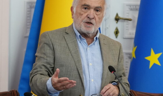 Аскольд Лозинський нагородив грамотами та преміями лауреатів літературного конкурсу Фонду Воляників-Швабінських