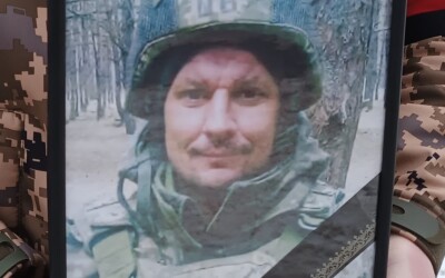 Сьогодні Сумська громада попрощалася із Захисником України Олексієм Атамуратовим