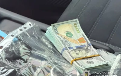 Слідчі поліції Житомирщини перекрили канал нелегальної міграції з тарифом 15 тисяч доларів за «квиток за кордон»