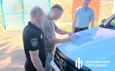 Двоє прокурорів займалися викраденням документів, розголошенням даних слідства та хабарництвом