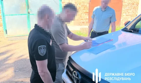 Двоє прокурорів займалися викраденням документів, розголошенням даних слідства та хабарництвом