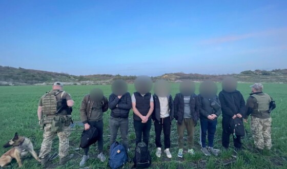 На Одещині прикордонники затримали групу порушників кордону з допомогою дрона і службової собаки