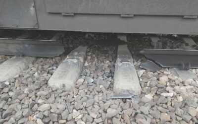 У Польщі підірвали колію, якою йшли військові вантажі до України