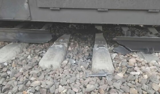 У Польщі підірвали колію, якою йшли військові вантажі до України