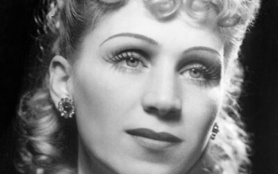 Ястремська Ольга – оперна і камерна співачка (120 років тому)