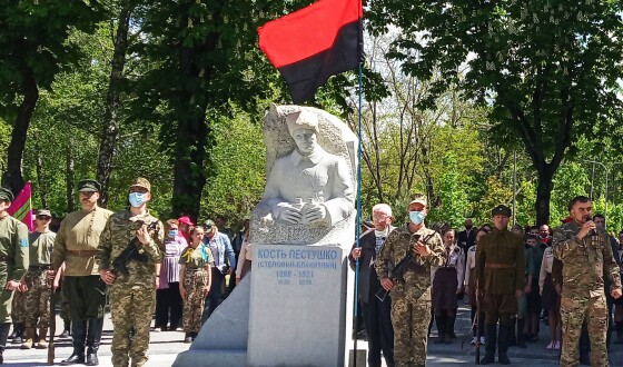 Постав пам’ятник отаману Блакитному