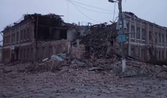 Обстріли Харківщини 15 січня: зруйнований клуб, пошкоджені школа і телекомунікаційна компанія