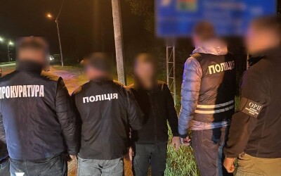 За €8 000 обіцяв вивезти за кордон – затримали після першого траншу