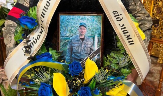 Сумська громада провела в останню путь військовослужбовця Романа Борисенка