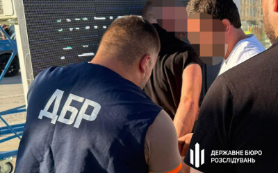 На Закарпатті правоохоронець переправляв чоловіків до Словаччини «стежкою» через кордон