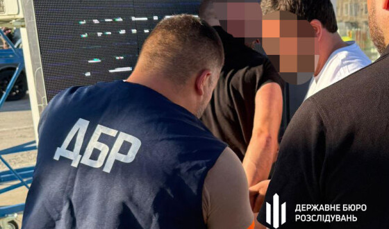 На Закарпатті правоохоронець переправляв чоловіків до Словаччини «стежкою» через кордон