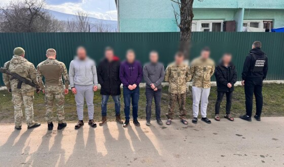 Біля Тиси затримали 11 чоловіків, з яких двох рятували з води, а один травмувався під парканом