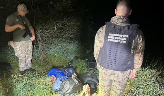 Прикордонники зі стрільбою затримували молдовського човняра, який за $8000 хотів переправити через Дністер двох українців