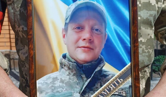 Сьогодні Сумська громада попрощалась із Захисником Максимом Усиком