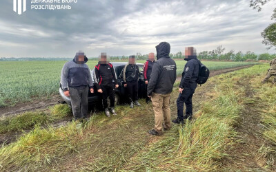 На Одещині ДБР затримало правоохоронця та його спільника, які заробляли 80 тис. дол в місяць на ухилянтах