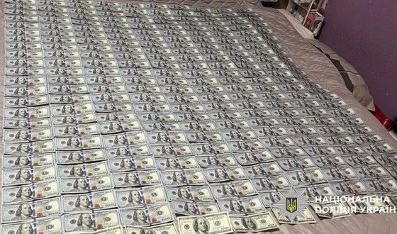 Відстрочка через догляд: у столиці Нацполіція затримала подружжя юристів та працівницю райдержадміністрації на оборудках з опікунством