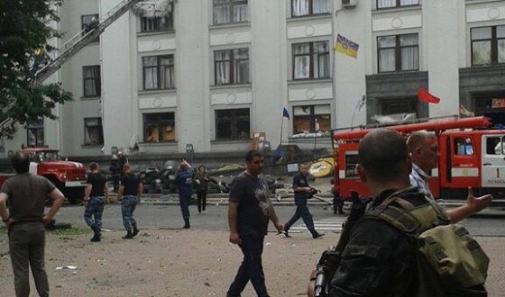 Терористи розгромили Луганську обладміністрацію, намагаючись збити літак