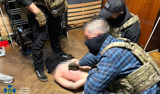 СБУ за сприяння ФБР затримала у Києві провокатора, який закликав до терактів та надавав інструкції з виготовлення вибухівки