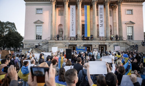 Українці в Берліні про підсумки акції #ніНетребко: образи та цинічні прапори