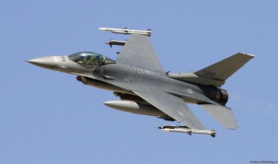 Українські пілоти зможуть літати на F-16 за три місяці