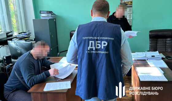 Ділки з Хмельниччини підробляли довідки для ухилянтів за 1,5 тисячі євро