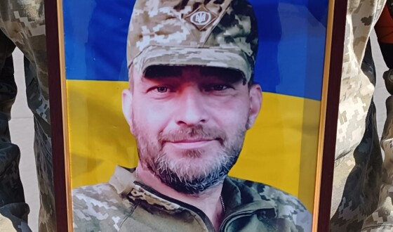 Сьогодні Сумська громада попрощалася із захисником України Олександром Приходьком