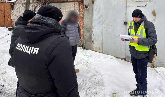 У Хмельницькому правоохоронці знешкодили діяльність групи рекетирів, які поставили на «лічильник» місцевих мешканців