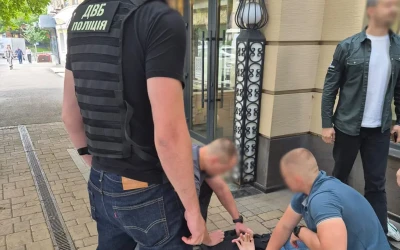До Молдови за 13 тисяч доларів: у столиці поліцейські затримали незаконного «турагента»