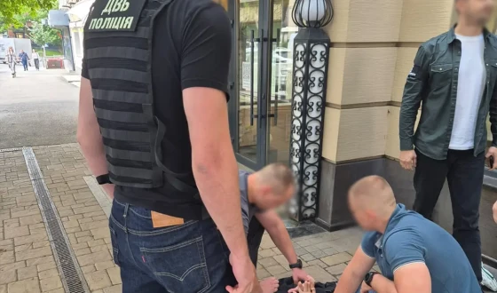 До Молдови за 13 тисяч доларів: у столиці поліцейські затримали незаконного «турагента»