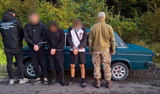 На Закарпатті прикордонники по гарячих слідах затримали переправника з «клієнтами»
